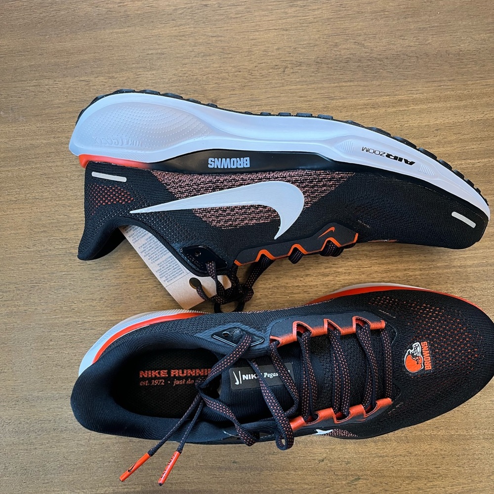Nike Pegasus 41 Cleveland Browns - Picture 5 of 9